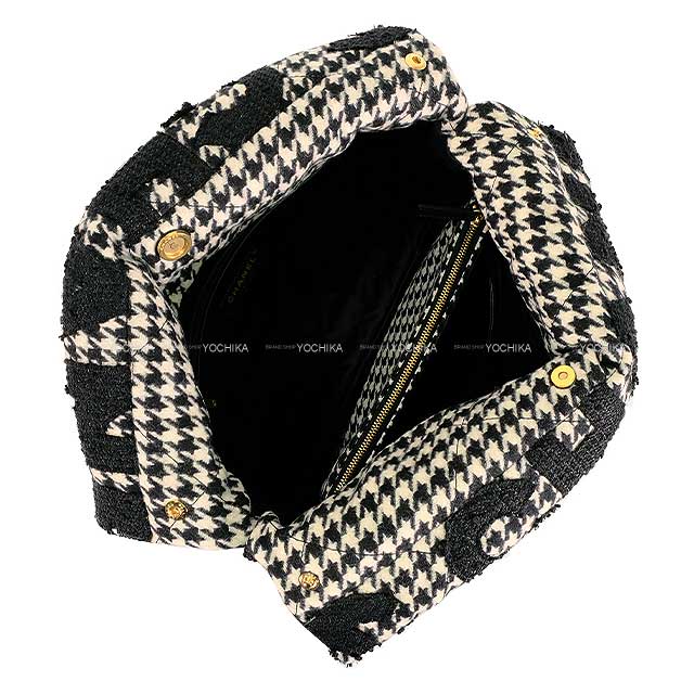 2024‐2025AW CHANEL Shoulder bag Chanel 22 Medal Charm Logo Hobo Houndstooth Patchwork Noir (Black)/Blanc (White) Tweed Gold HW AS3260[BRAND NEW][Authentic]