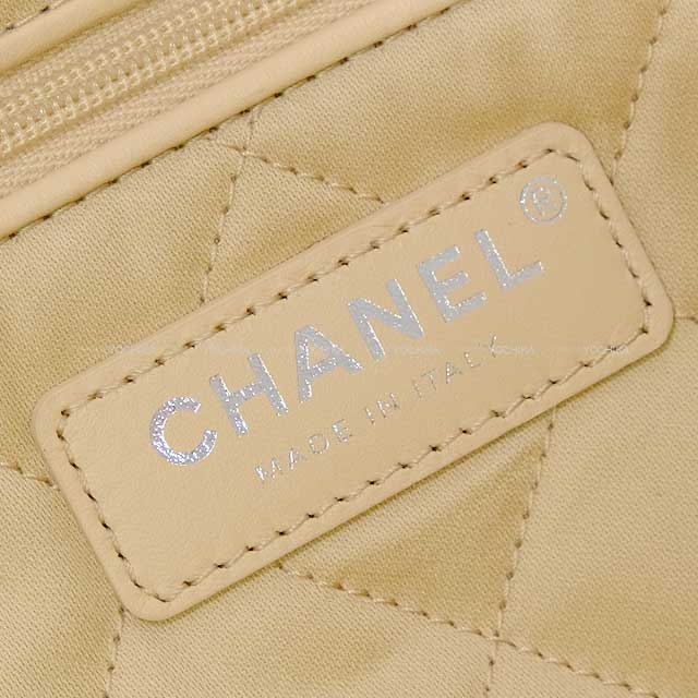 CHANEL Shoulder bag Chanel 22 Matelasse with Medal charm Small Hobo Blanc (White) Shiny Calf Skin Mat Silver HW AS3260[BRAND NEW][Authentic]