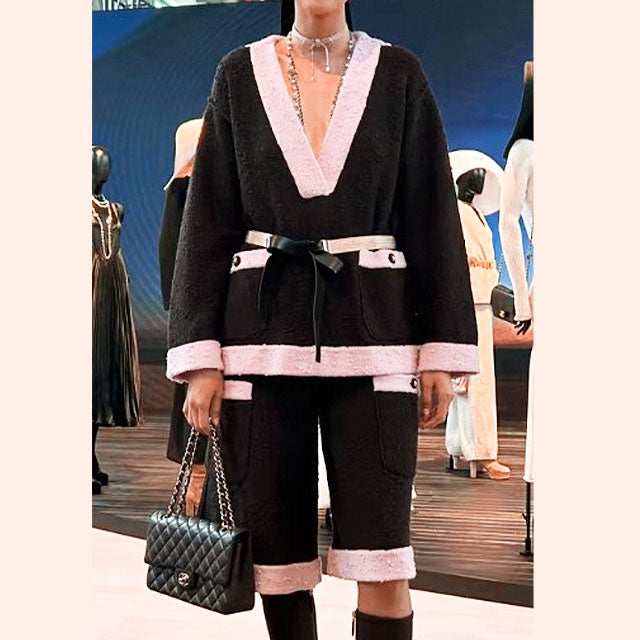 AW 2024 CHANEL Pants Bermuda with lion buttons tweed two-tone Brown/Light pink Wool 42 P78422[EXCELLENT][Authentic]