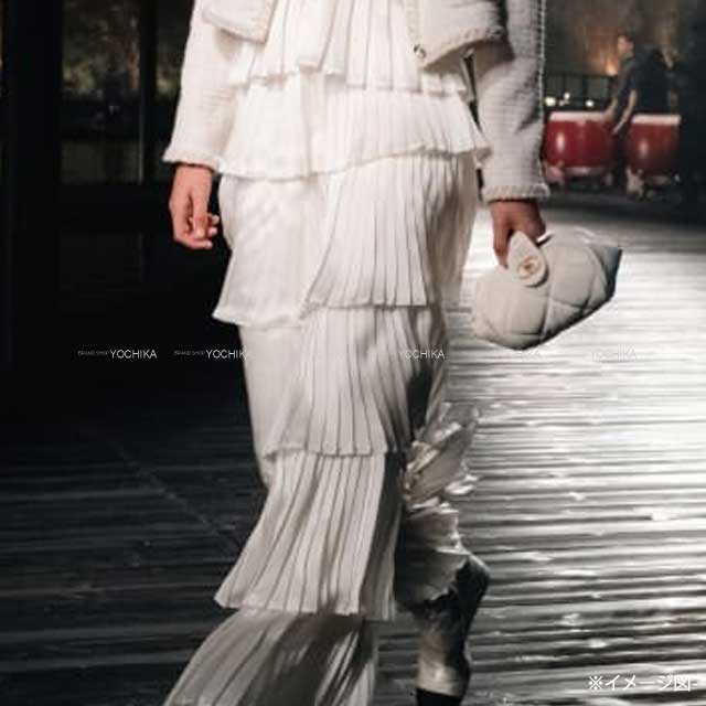 2024-2025 Metiers d'Art Collection CHANEL Shoulder bag Matelasse Cuff Bag Chain Coco mark Blanc (White) Shiny Lambskin Antique Gold HW AS5602[BRAND NEW][Authentic]