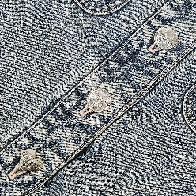 25/26 AW New CHANEL Denim jacket COCO Mark No-Collar Camellia Heart COCO Button Denim Blue Cotton /Washed Denim #34 Silver HW P80310[BRAND NEW][Authentic]