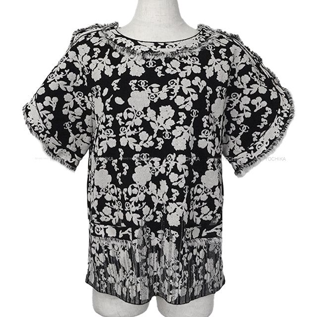 [Pre-loved] CHANEL Knit Short Sleeve with Rose Fringe Coco Button Noir (Black)/Blanc (White) Cotton/Nylon/Reyon/Polyester #42 P47538[LIKE NEW][Authentic]
