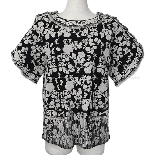 [Pre-loved] CHANEL Knit Short Sleeve with Rose Fringe Coco Button Noir (Black)/Blanc (White) Cotton/Nylon/Reyon/Polyester #42 P47538[LIKE NEW][Authentic]