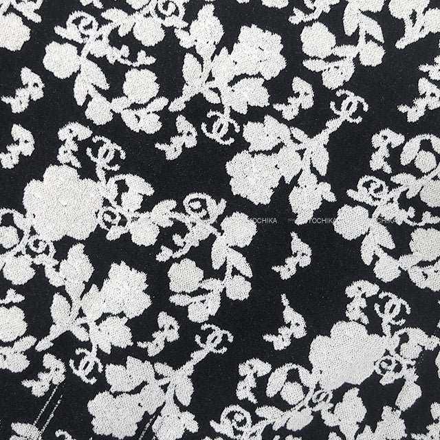 [Pre-loved] CHANEL Knit Short Sleeve with Rose Fringe Coco Button Noir (Black)/Blanc (White) Cotton/Nylon/Reyon/Polyester #42 P47538[LIKE NEW][Authentic]