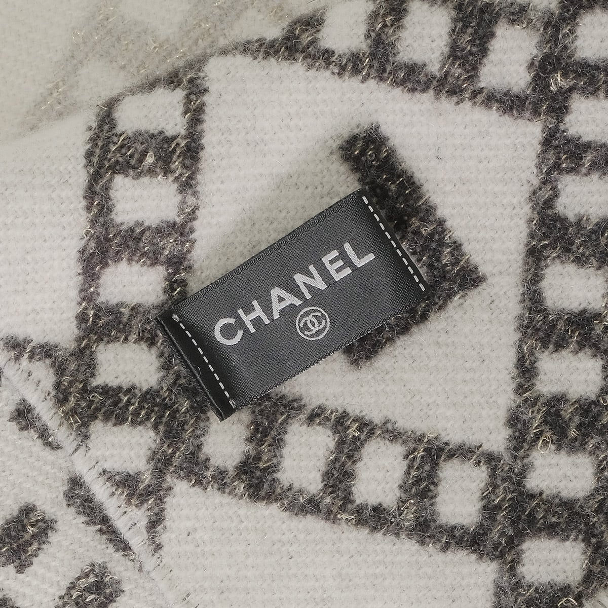 2024AW Limited CHANEL muffler Large Reversible Gradation Argyle Coco Mark lame Noir (Black)/Blanc (White)/Grey Cashmere/Silk/Polyester AAA497[BRAND NEW][Authentic]