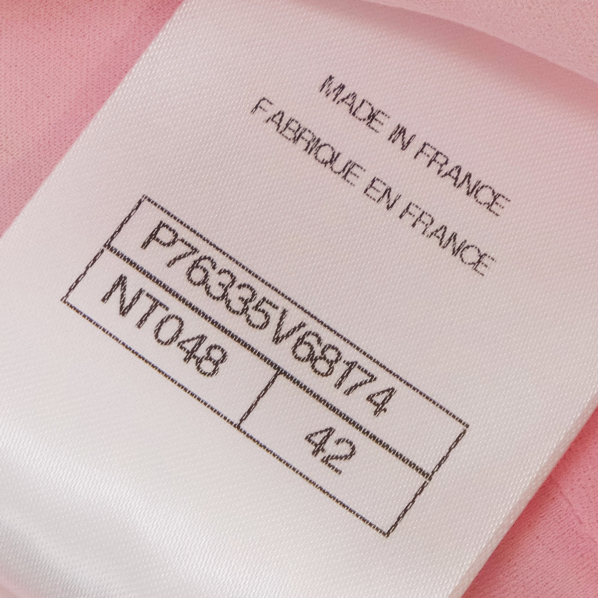 2024 Cruise CHANEL Plainly colored jacket COCO Button Tweed Stripe Pink/Blanc (White) #42 P76335[EXCELLENT][Authentic]