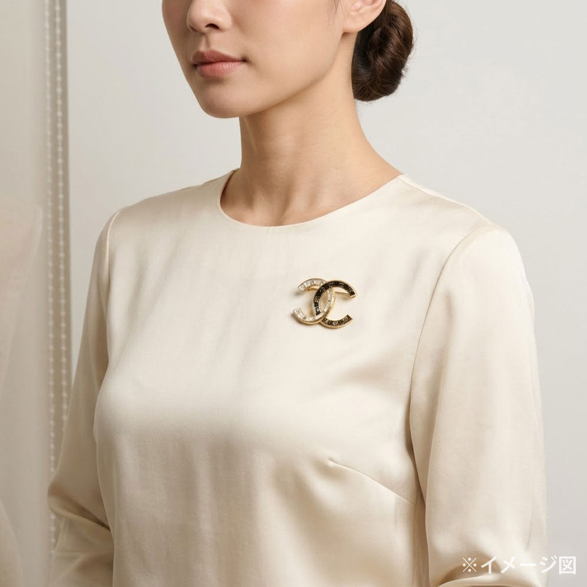 CHANEL broach Bicolor (Two-tone) COCO Mark Noir (Black)/Blanc (White) Gold HW ABC990[EXCELLENT][Authentic]