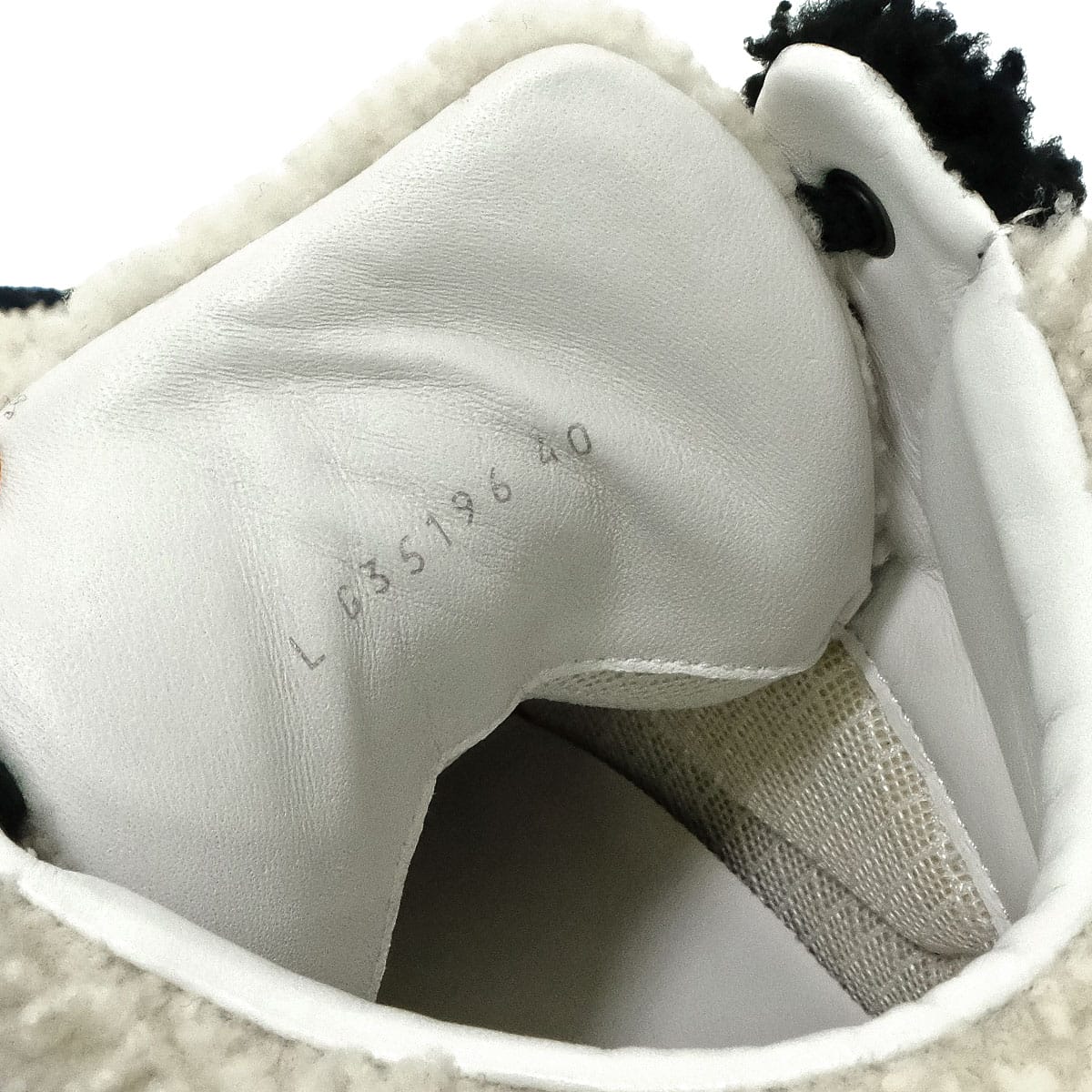 [Pre-loved] CHANEL sneakers High top Coco Mark Bicolor Mouton Boa Ivory/Noir (Black) Mouton/Leather #40 G35194[USED A][Authentic]