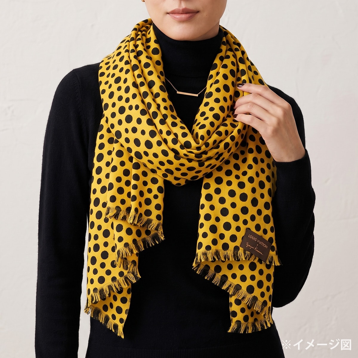 [Pre-loved] LOUIS VUITTON Stall LV × Yayoi Kusama Monogram Dots Infinity Shawl Jaune Noir (Black)/Yellow Silk/Wool M74626[LIKE NEW][Authentic]