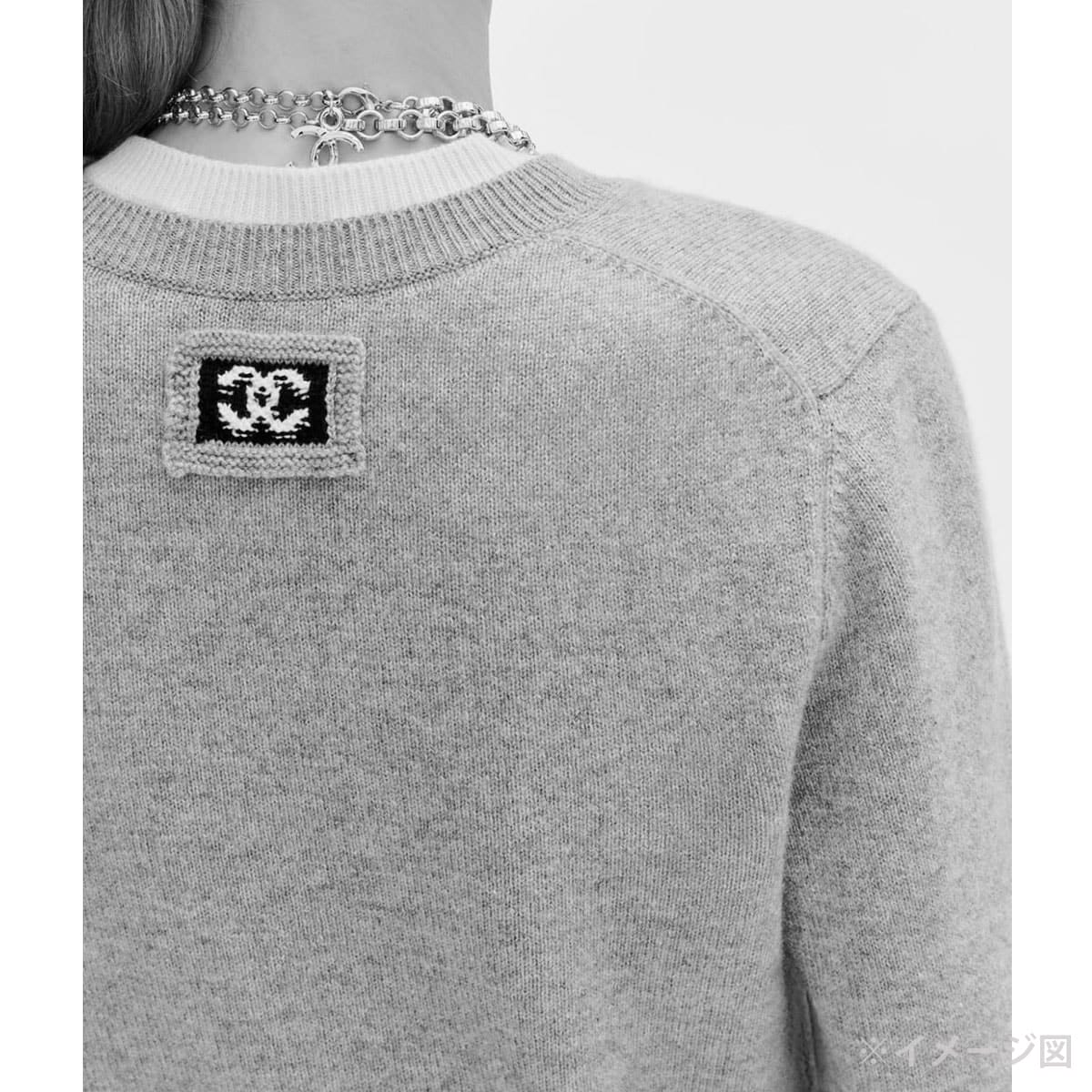 2026SS CHANEL Knit Pullover with COCO Mark Patch Noir (Black)/Blanc (White) Cashmere/Polyurethane/Nylon #38 P81315[EXCELLENT][Authentic]