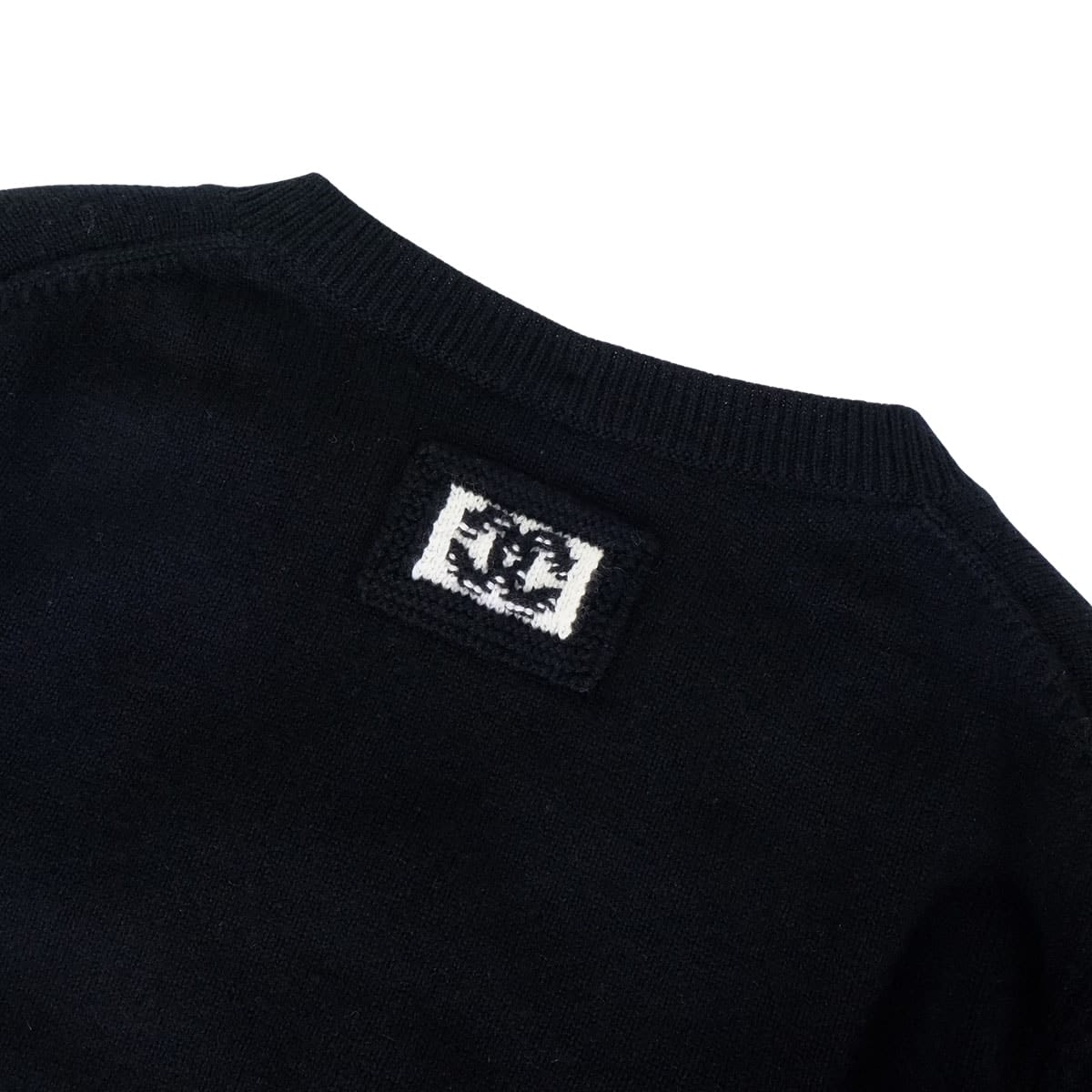 2026SS CHANEL Knit Pullover with COCO Mark Patch Noir (Black)/Blanc (White) Cashmere/Polyurethane/Nylon #38 P81315[EXCELLENT][Authentic]