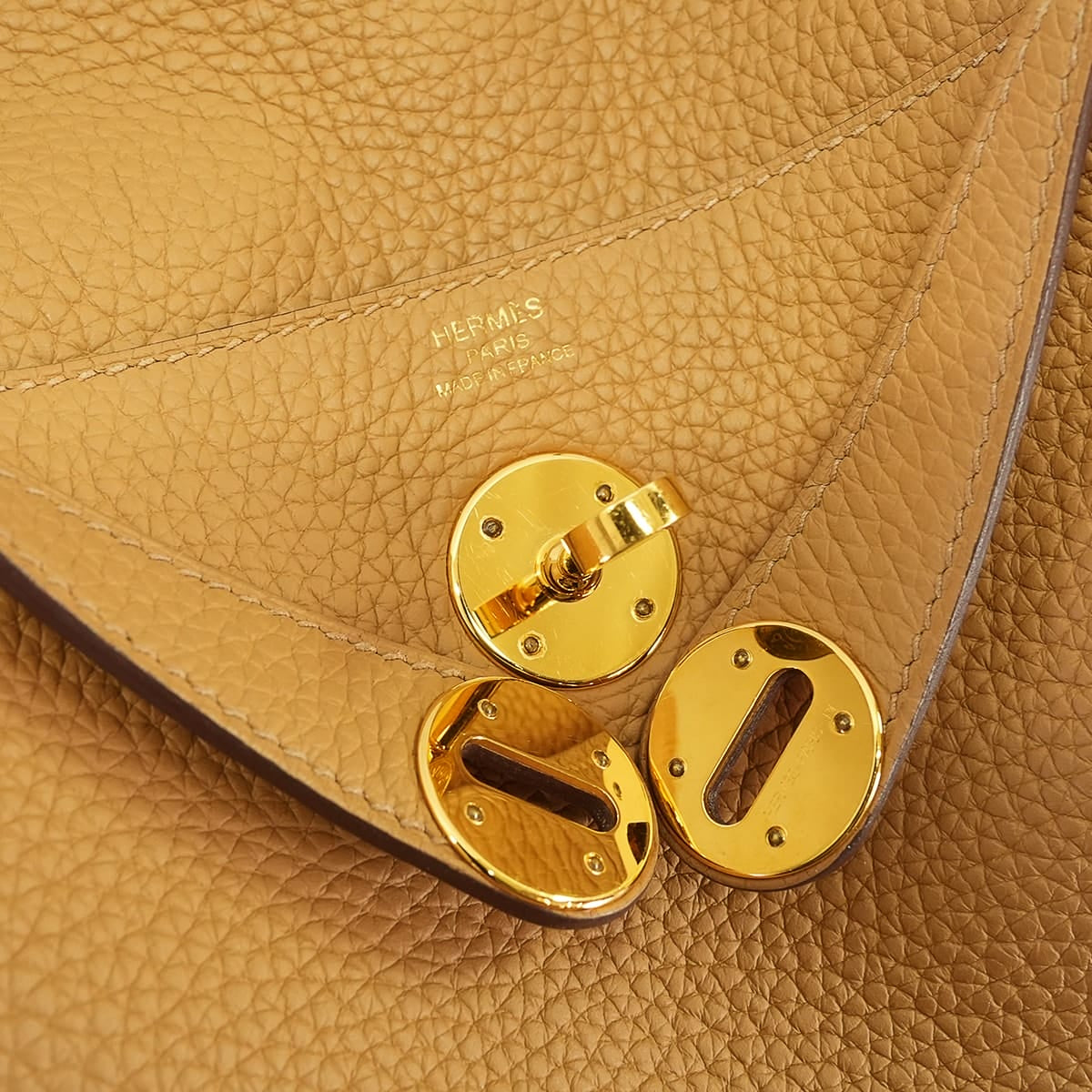 [Pre-loved] HERMES Shoulder bag Lindy 26 Biscuit Taurillon Clemence Gold HW Stamp B[LIKE NEW][Authentic]