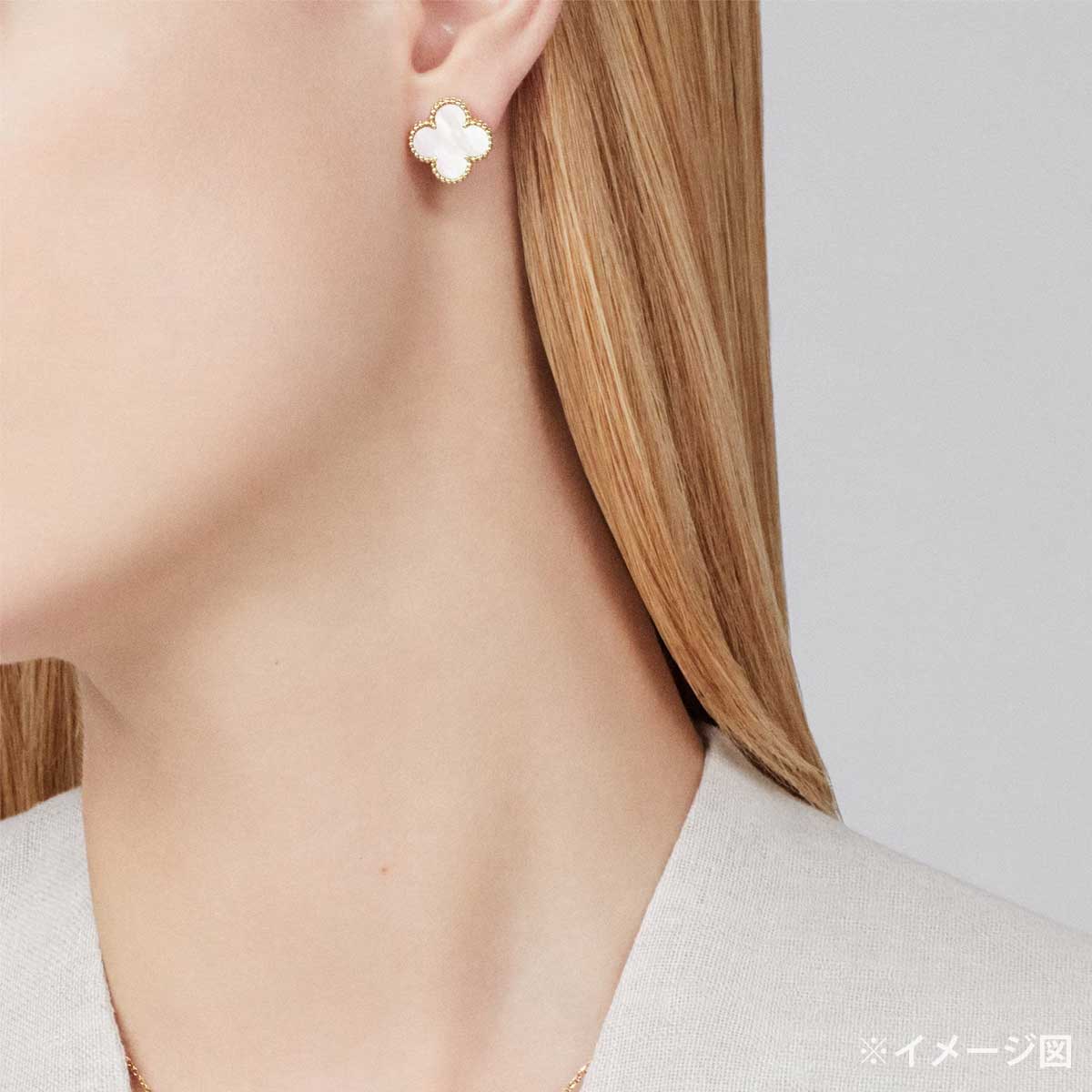 [Pre-loved] Van Cleef & Arpels earrings Vintage Alhambra One ear only K18 Mother of Pearl VCARA44100[USED SA][Authentic]