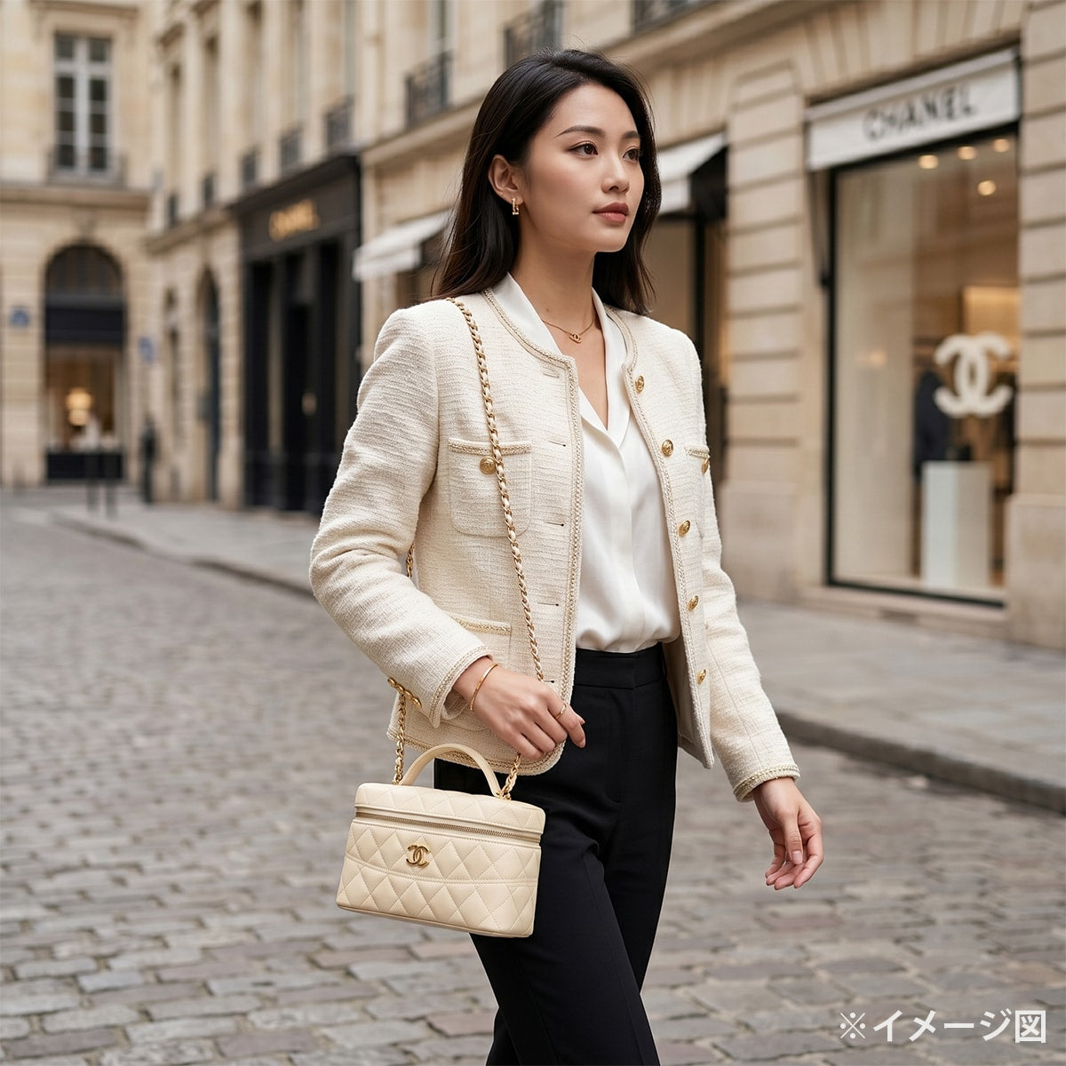 2025 Cruise Collection CHANEL Shoulder bag Chain Matelasse CC Logo Vanity CaseLight Beige Graind Calf(Caviarskin) Champagne Gold HW AP4407[BRAND NEW][Authentic]