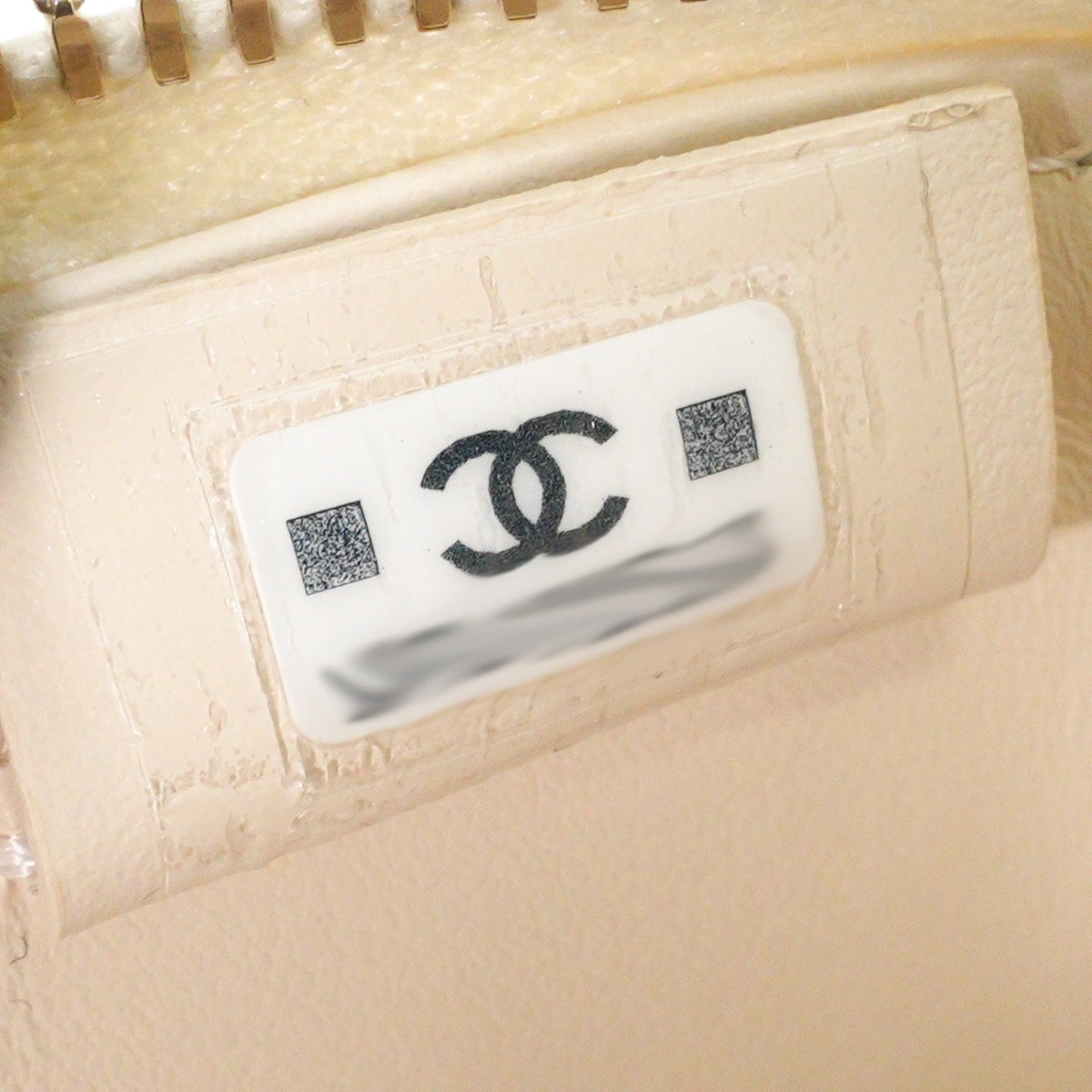 2025 Cruise Collection CHANEL Shoulder bag Chain Matelasse CC Logo Vanity CaseLight Beige Graind Calf(Caviarskin) Champagne Gold HW AP4407[BRAND NEW][Authentic]