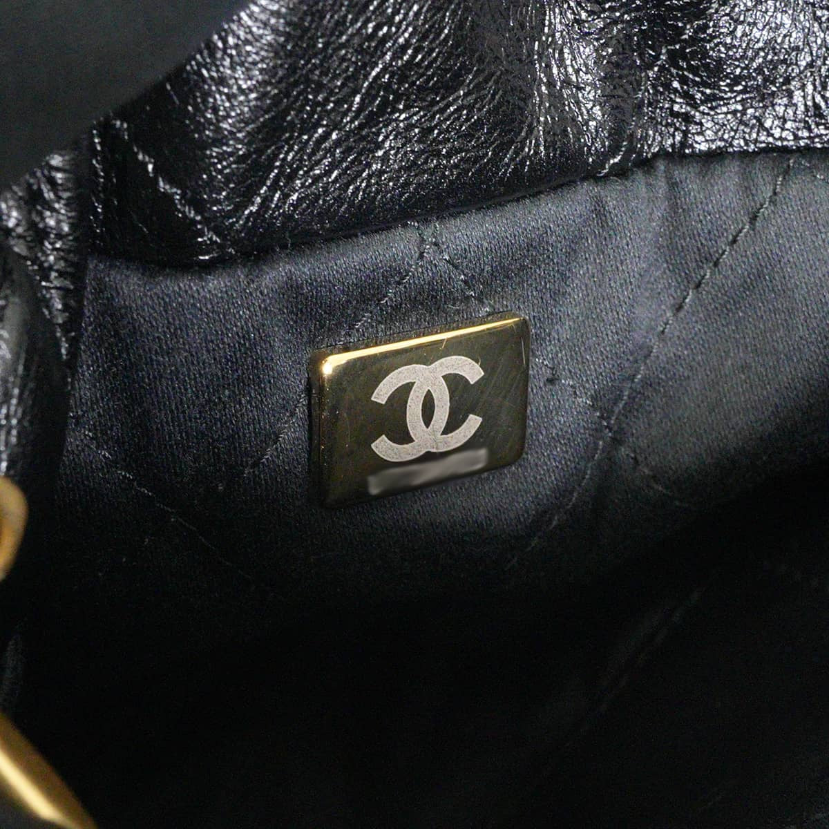 [Pre-loved] CHANEL Shoulder bag Chanel22 Mini Matelasse Medal Charm Pearl COCO Mark Noir (Black) Calfskin Antique Gold HW AS3980[LIKE NEW][Authentic]