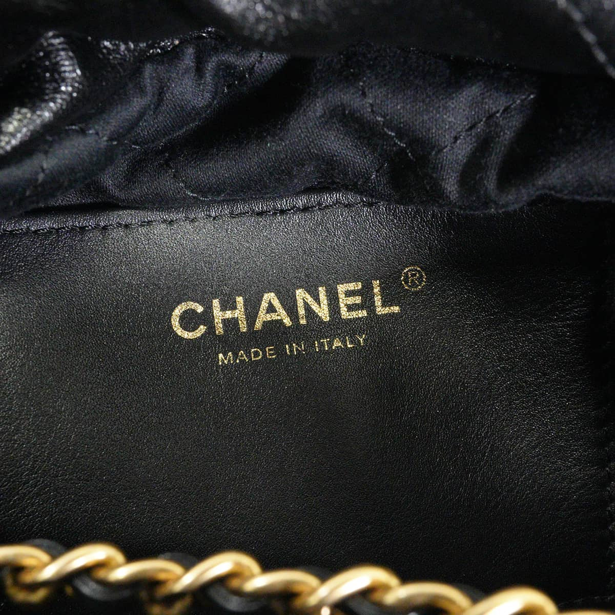 [Pre-loved] CHANEL Shoulder bag Chanel22 Mini Matelasse Medal Charm Pearl COCO Mark Noir (Black) Calfskin Antique Gold HW AS3980[LIKE NEW][Authentic]