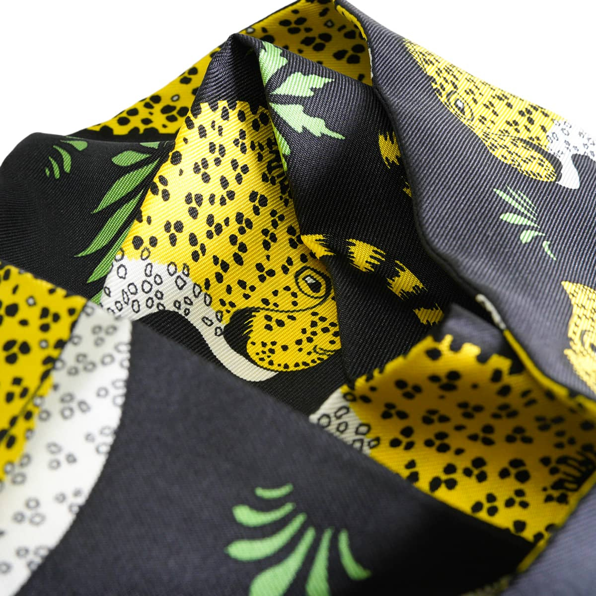 [Pre-loved] HERMES scarf Twilly Les Leopards Noir (Black)/Jaune/Vert Silk100%[LIKE NEW][Authentic]