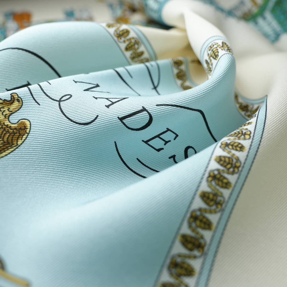 2020AW HERMES scarf Carre 70 Promenades de ParisGris/Cream/Blue Silk100% H981350S 03[EXCELLENT][Authentic]