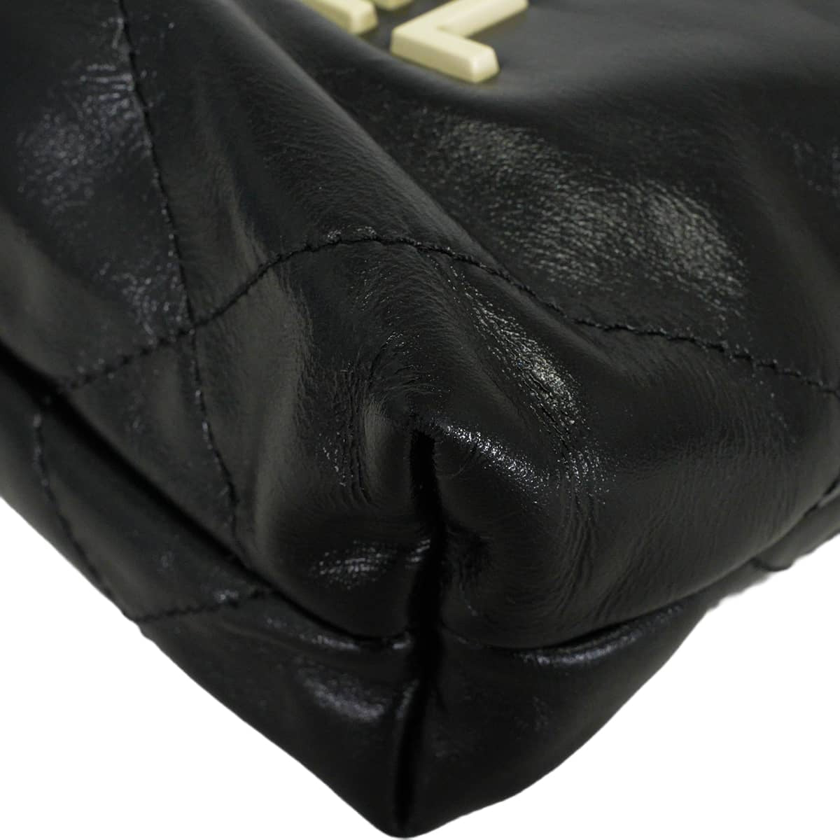 [Pre-loved] CHANEL Shoulder bag CHANEL 22 Mini Matelasse With Medal Charm Hobo White Logo Noir (Black) Calfskin Antique Gold HW AS3980[LIKE NEW][Authentic]