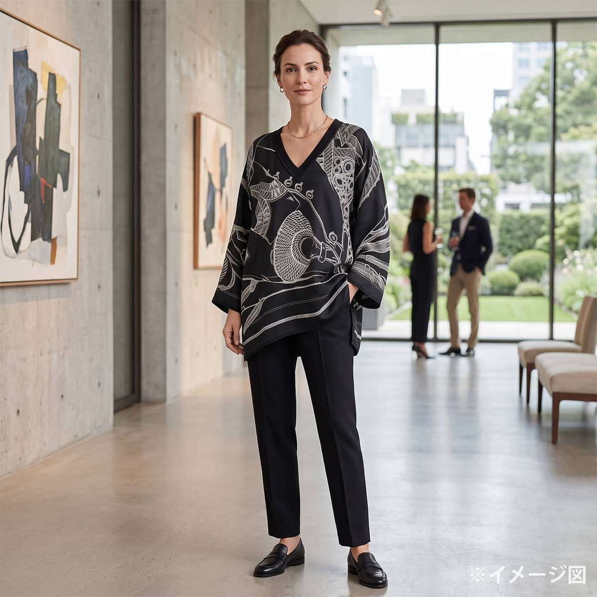 HERMES Blouse Twillaine Zouaves et Dragons V-neck Noir (Black)/Blanc (White) Silk100% #42 1H2816DF02[EXCELLENT][Authentic]