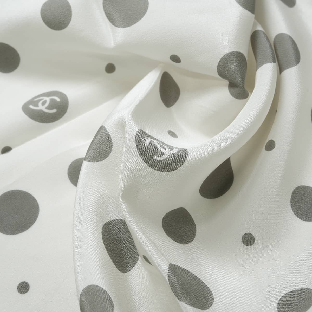 CHANEL Stall COCO Mark Dot Border Blanc (White)/Noir (Black)/Grey Silk[EXCELLENT][Authentic]