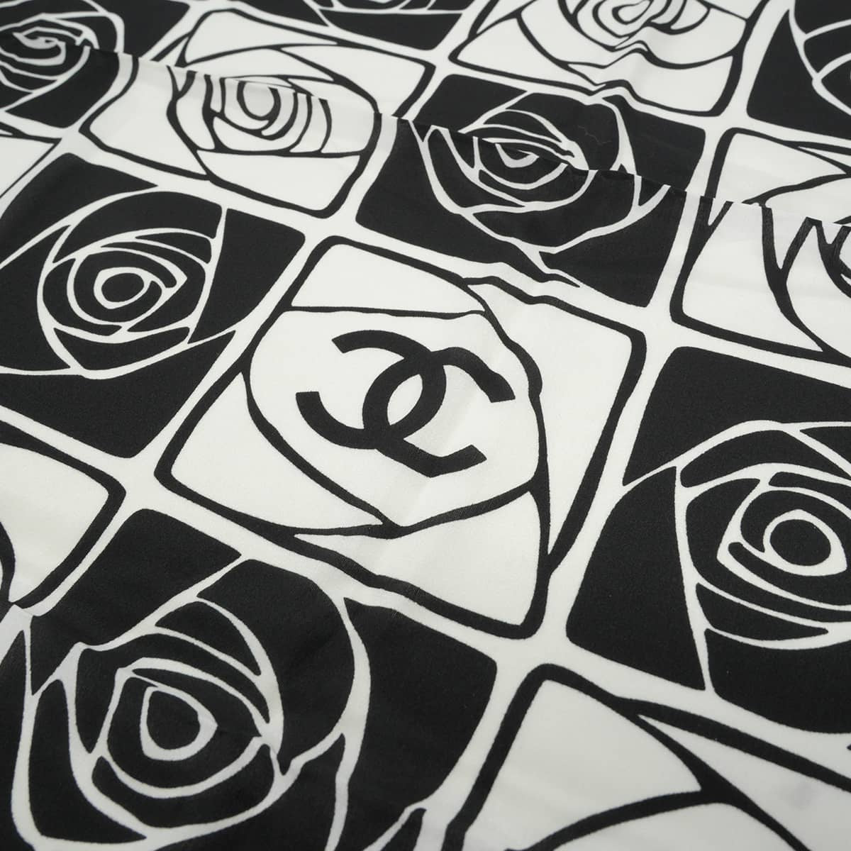 CHANEL scarf COCO Mark Camellia Noir (Black)/Blanc (White) Silk[EXCELLENT][Authentic]