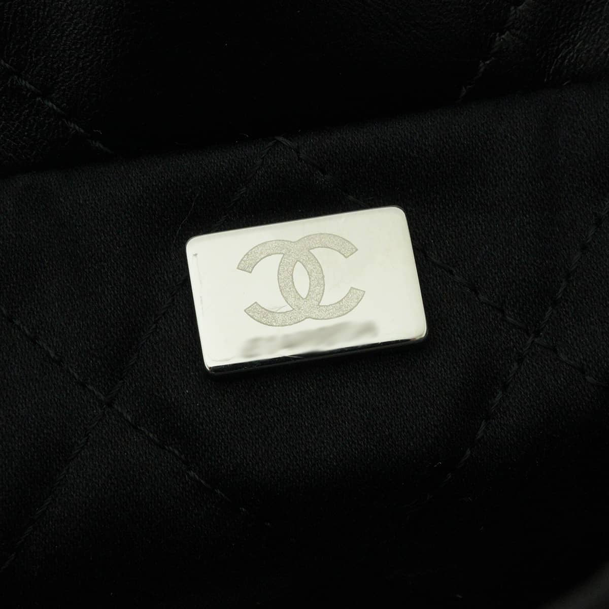 [Pre-loved] CHANEL Shoulder bag CHANEL 22 Small Matelasse With Medal Charm Hobo COCO Mark Noir (Black) Shiny calfskin Mat Silver HW AS3260[LIKE NEW][Authentic]