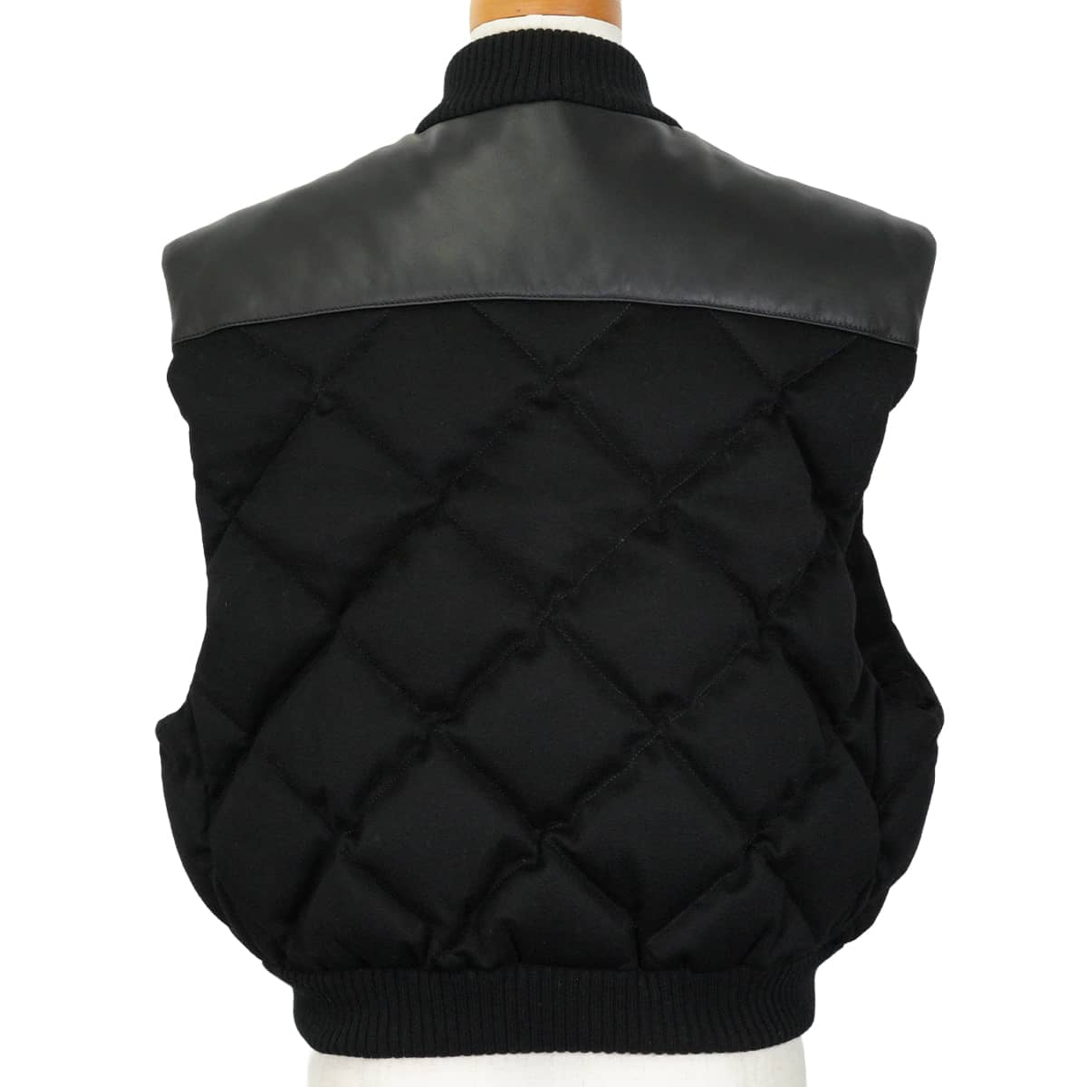 HERMES Down vest Women's Short Length Quilted Sellier Crude Cell with Patches Noir (Black) Cashmere lambskin #44 Silver HW 1H0250DN[EXCELLENT][Authentic]