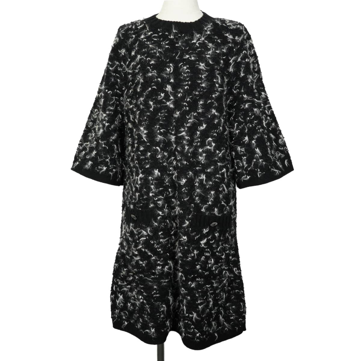 2015AW CHANEL One‐piece dress Women's Fuzzy Knit Short-Sleeve with Matelasse Coco Buttons and Pockets Noir (Black)/Blanc (White) Wool/Cashmere/Mohair/Nylon #42 P52503[EXCELLENT][Authentic]