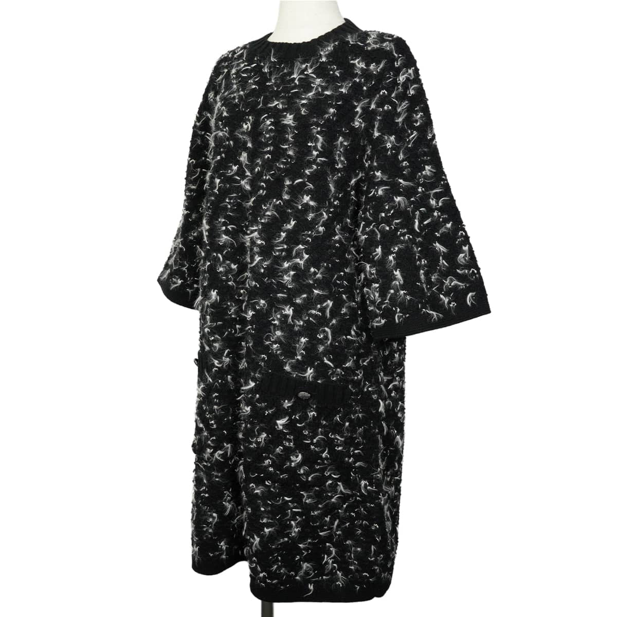 2015AW CHANEL One‐piece dress Women's Fuzzy Knit Short-Sleeve with Matelasse Coco Buttons and Pockets Noir (Black)/Blanc (White) Wool/Cashmere/Mohair/Nylon #42 P52503[EXCELLENT][Authentic]