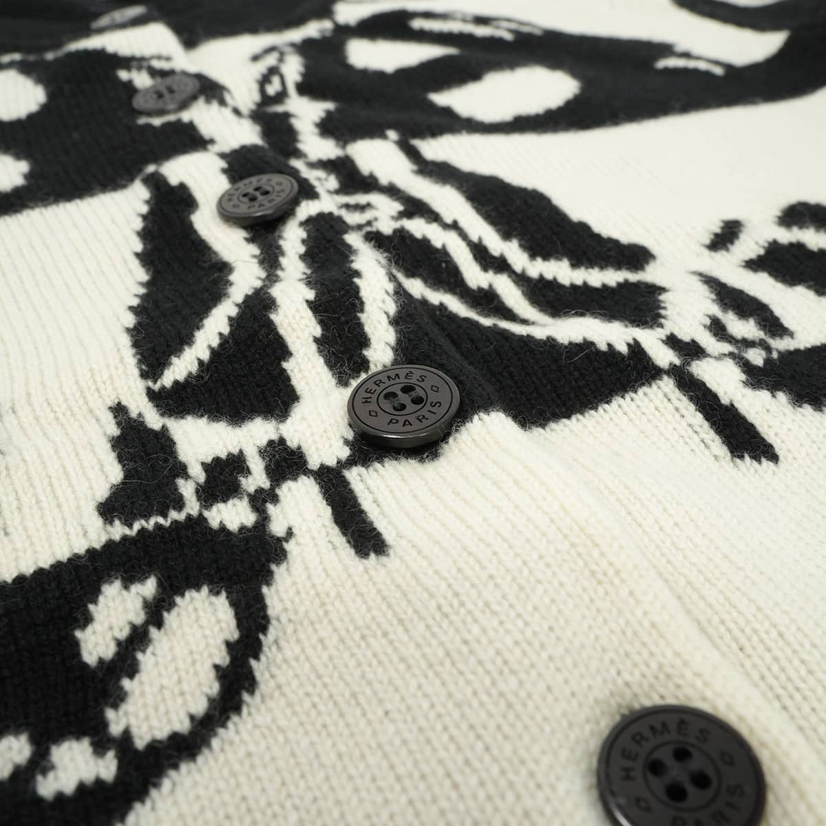 2021AW HERMES Cardigan Cardigan long-sleeved knit Brides de Gala Noir (Black)/Blanc (White) Cashmere #44[EXCELLENT][Authentic]