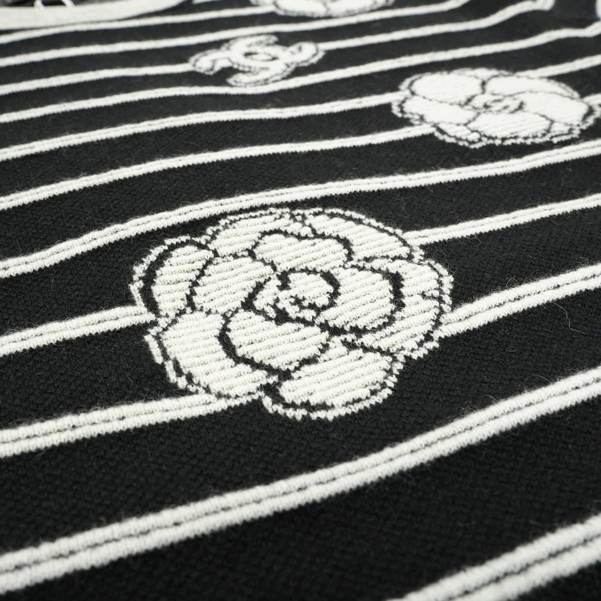 2023AW CHANEL Knit crew neck striped top COCO Mark camellia Noir (Black)/Blanc (White) Cashmere Polyamide/Elasthanne #40 P76027[EXCELLENT][Authentic]