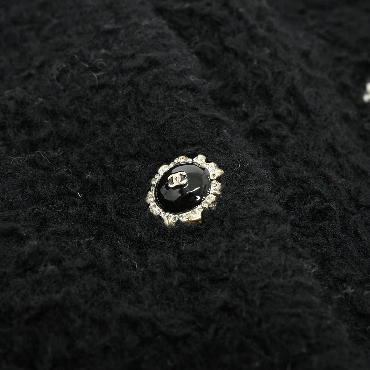 [Pre-loved] 2025 Pret-a-porter Collection CHANEL Cardigan Women's Jacket COCO Mark Rhinestone Buttons Two-Tone Noir (Black)/Blanc (White) Wool/Polyester #44 P80705[LIKE NEW][Authentic]