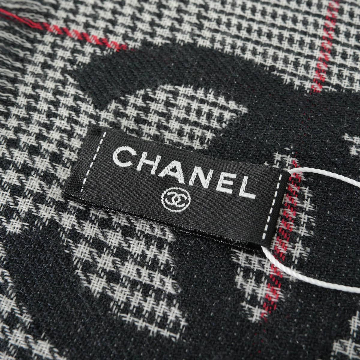 CHANEL Stall Logo COCO Mark Houndstooth pattern Check Fringe Noir (Black)/Grey/Blanc (White)/red Silk/Cashmere[EXCELLENT][Authentic]