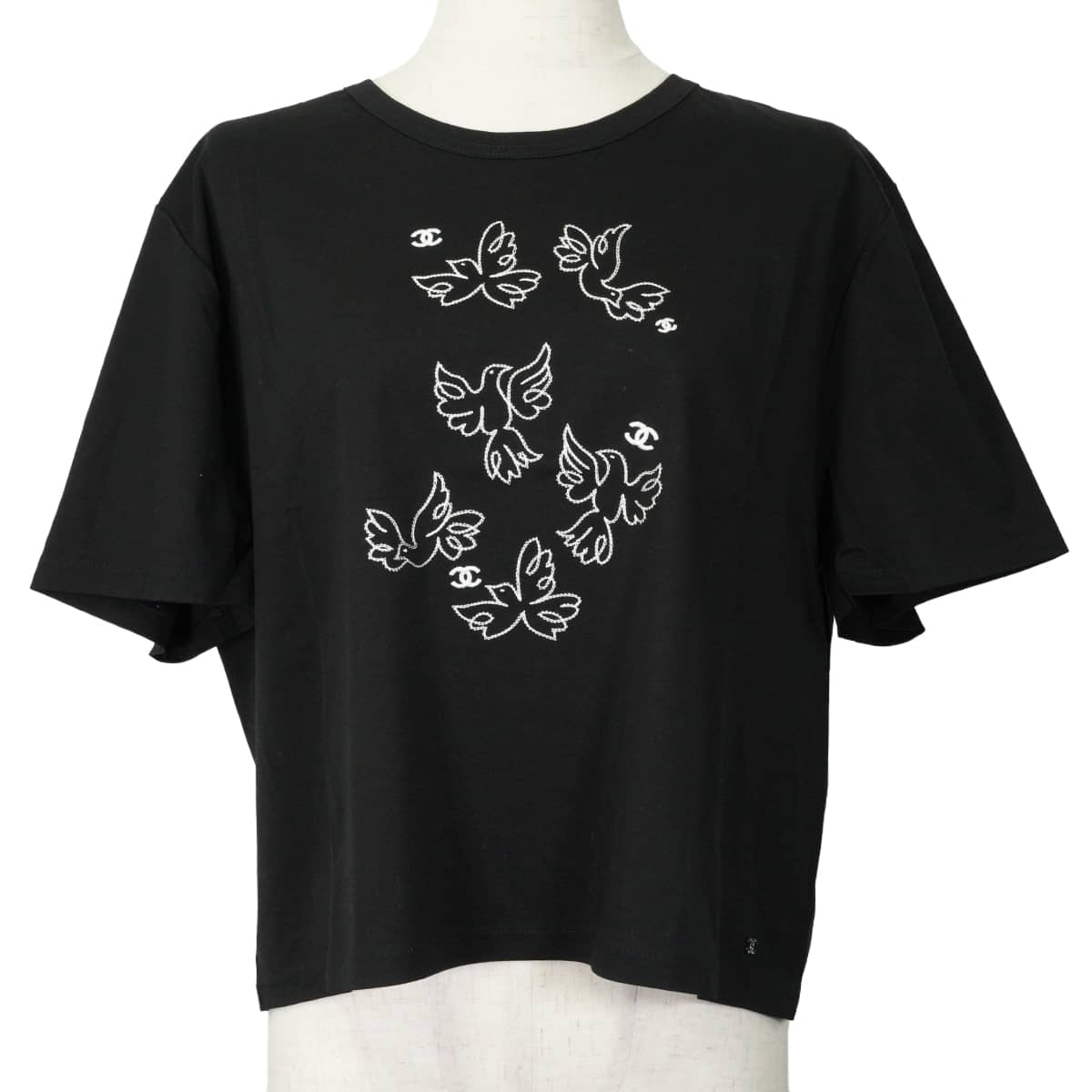 2022 Cruise Collection CHANEL Short sleeve t shirt Jean Cocteau design bird embroidery COCO Mark Noir (Black)/Blanc (White) Cotton #XL Silver HW P72139[EXCELLENT][Authentic]