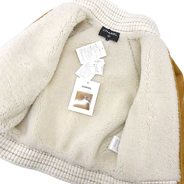 2023 AW NEW CHANEL Jacket Turtleneck Boa COCO Mark Buttom #34 Camel/White Shearing suede lambskin Gold HW P75550 C67215 NR470[BRAND NEW][Authentic]