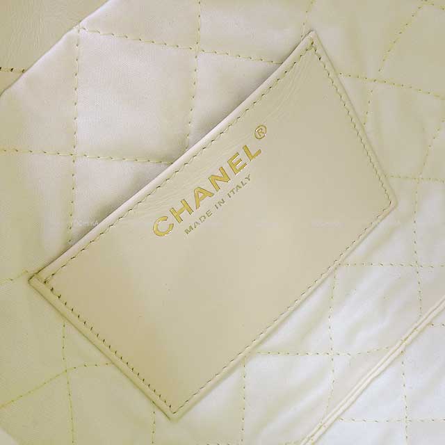 CHANEL Shoulder bag CHANEL 22 Mini Matrasse With Medal Charm Chain Bag Yellow Shiny Calf Skin Gold HW AS3980[BRAND NEW][Authentic]